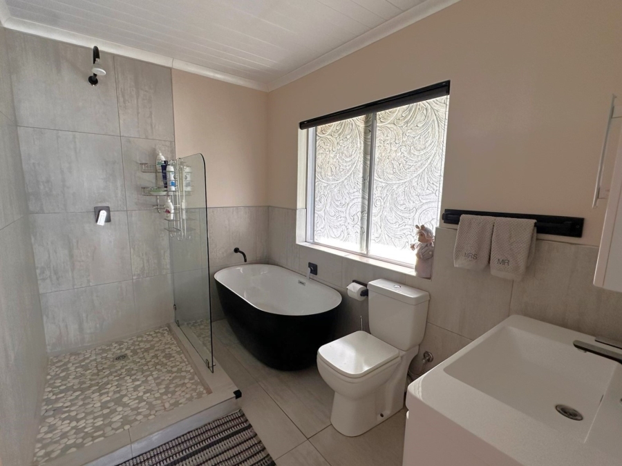 3 Bedroom Property for Sale in Marina Martinique Eastern Cape